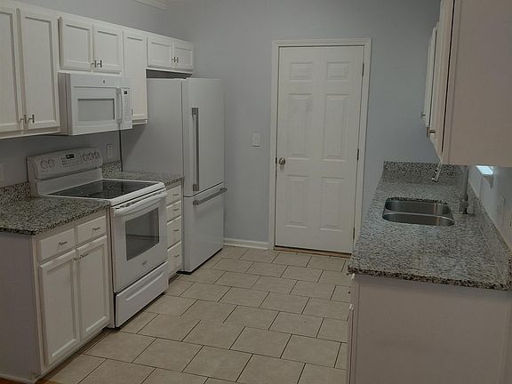 5th image of 904 Silvercrest Dr.