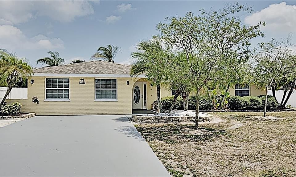 1st image of 709 Jamaica Cir W