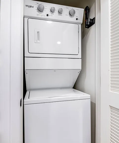 124 S Croft Ave #103 — Photo 21