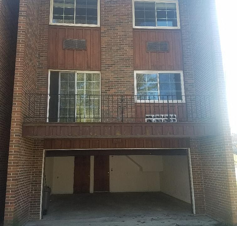 1st image of 1221 James St