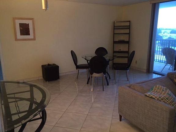 5th image of 1800 Collins Ave APT 9B
