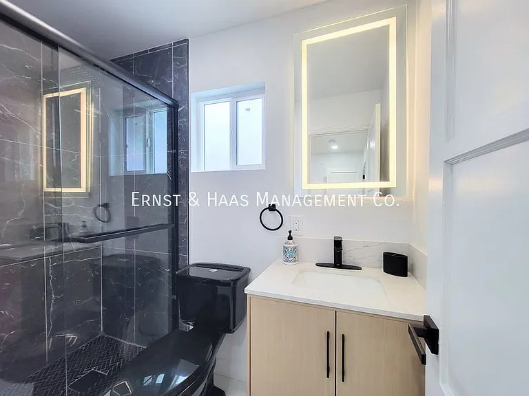 5019 Ashworth St — Photo 27