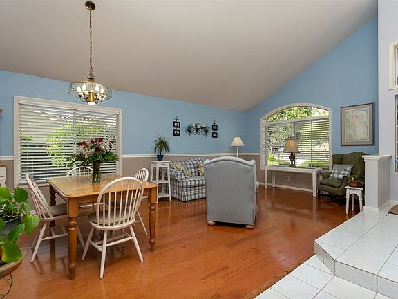 4th image of 489 Sunridge Dr
