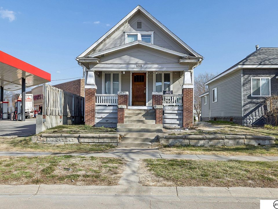1st image of 1018 Charleston St
