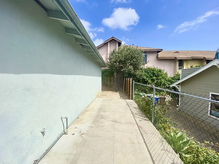 1822 Bath St — Photo 7