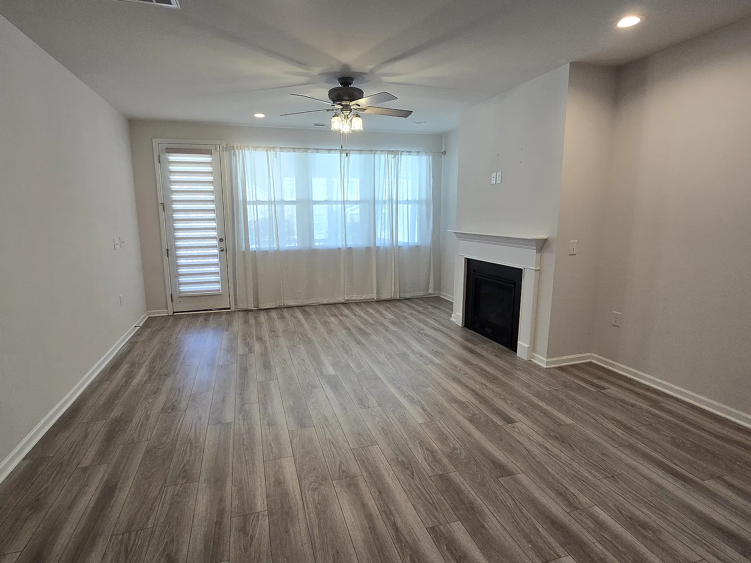 4 bed, 2344 sqft, $2,500 — Photo 4