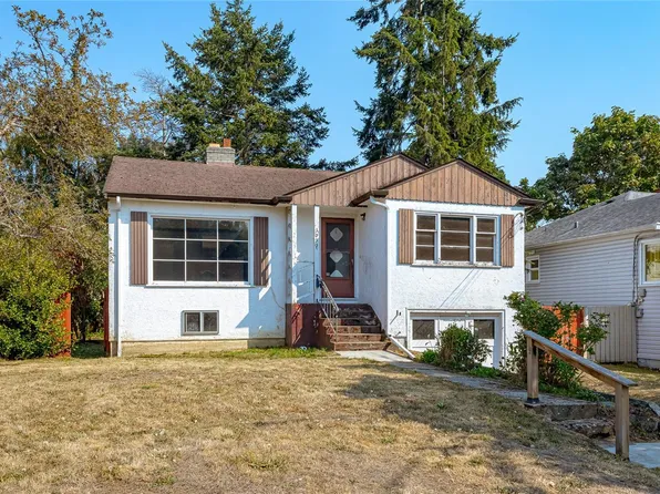 3033 Carroll St, Victoria, BC V9A 1R1