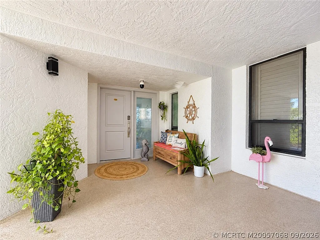3 bed, 3.0 bath, 1919 sqft, $7,000 — Photo 2