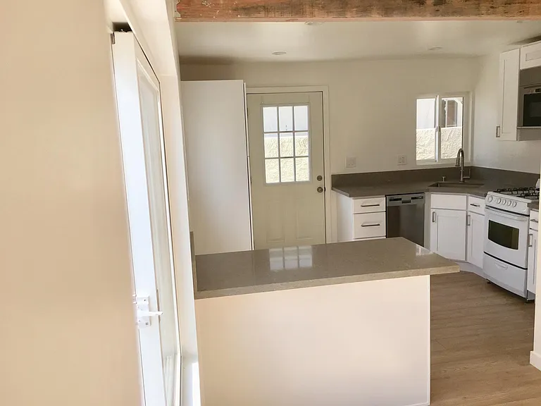 606- Kitchen and Bar