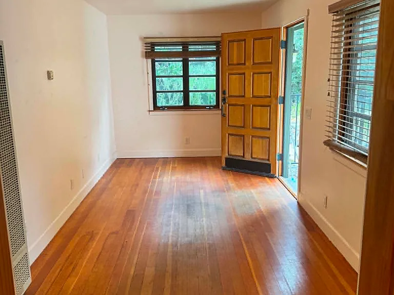 3445 Montrose Ave — Photo 9
