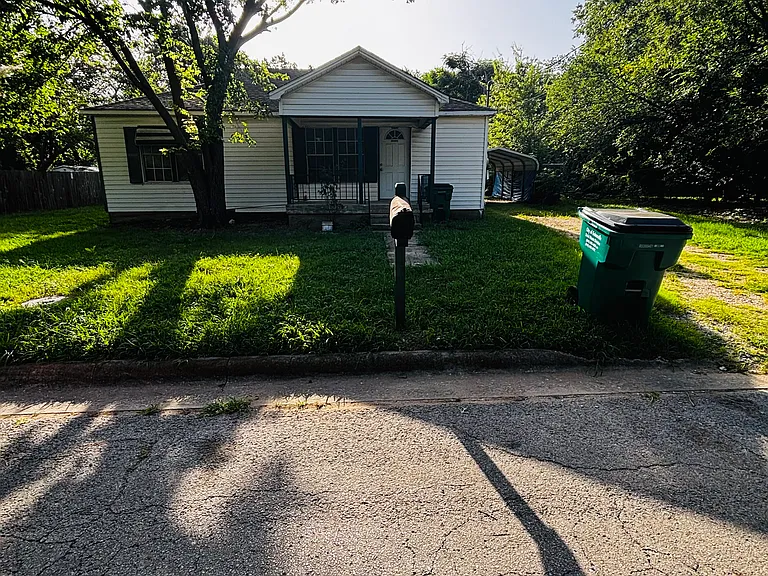 918 N Taylor St — Photo 1
