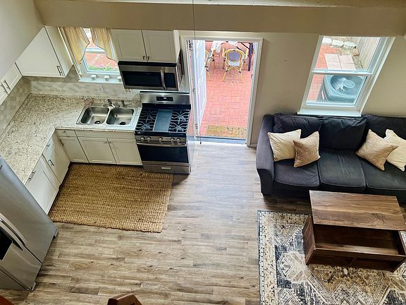 2nd image of 1421 E Jackson St #1