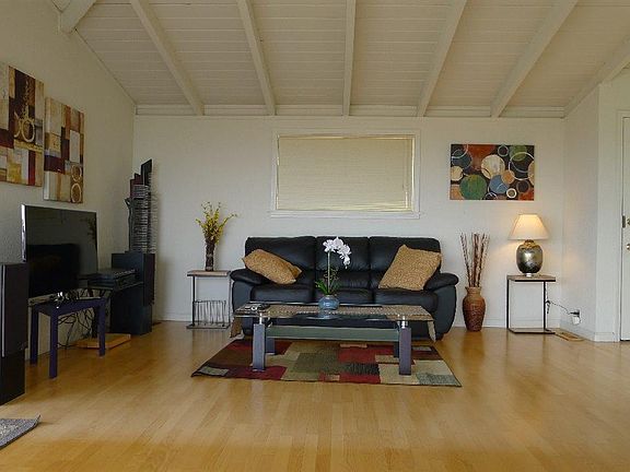 4th image of 1620 Elm Ave