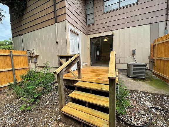 4th image of 8169 NW 23rd St