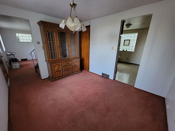 Dining Room 9’4” x 11’2”