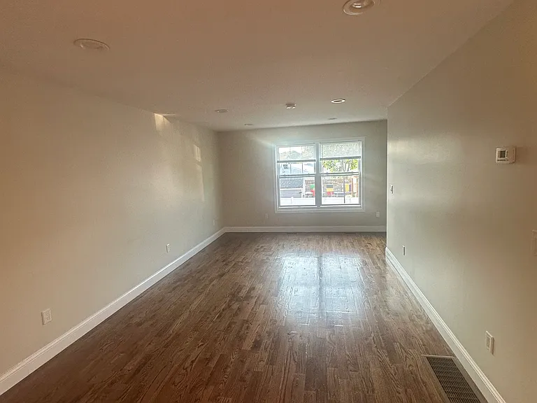 528 Naugatuck Ave — Photo 1