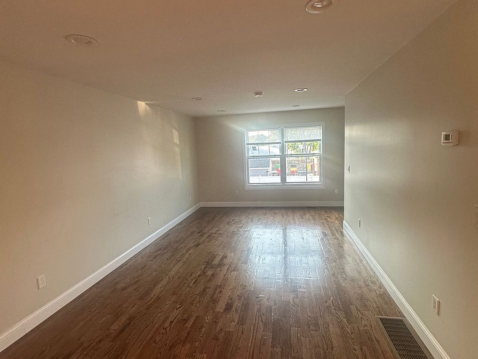 1st image of 528 Naugatuck Ave