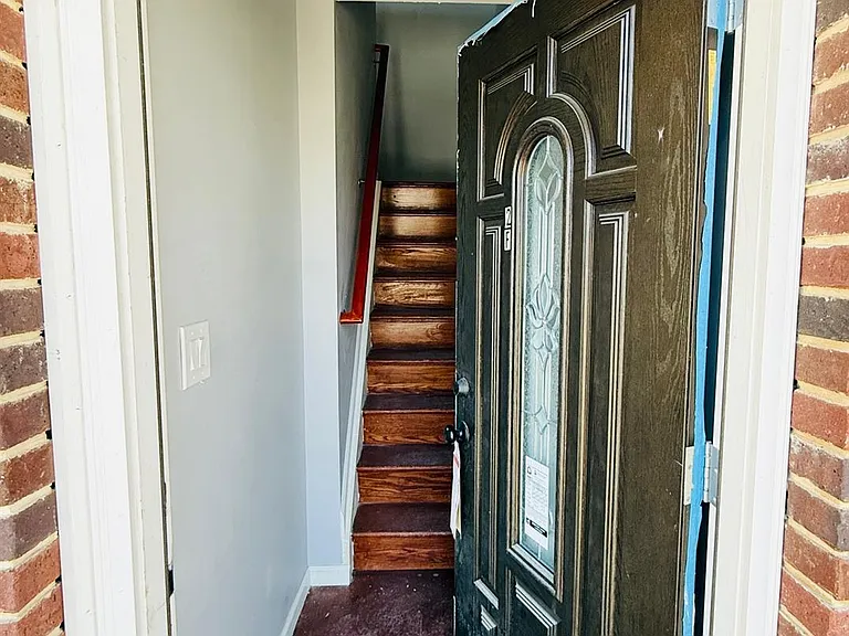 13918 Lakewood Ave #2F — Photo 2