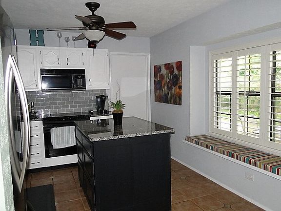4th image of 2536 Chinaberry Dr