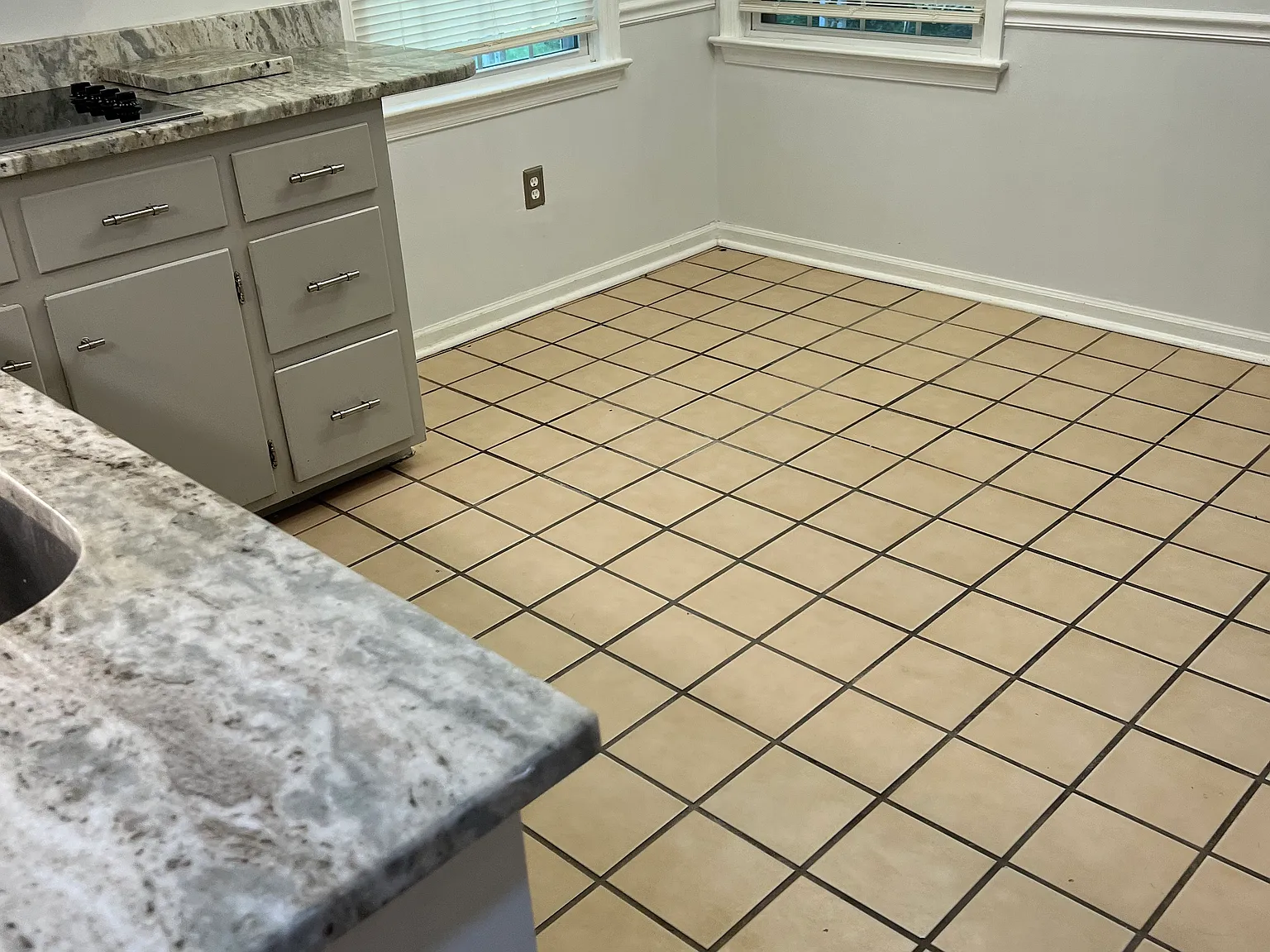 5 bed, 2800 sqft, $3,500 — Photo 2