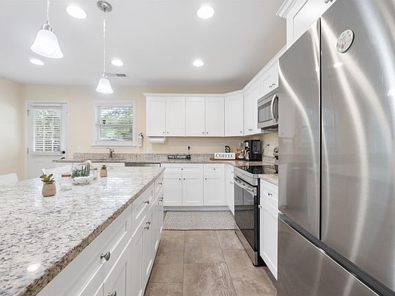 5th image of 982 Green Meadow Dr