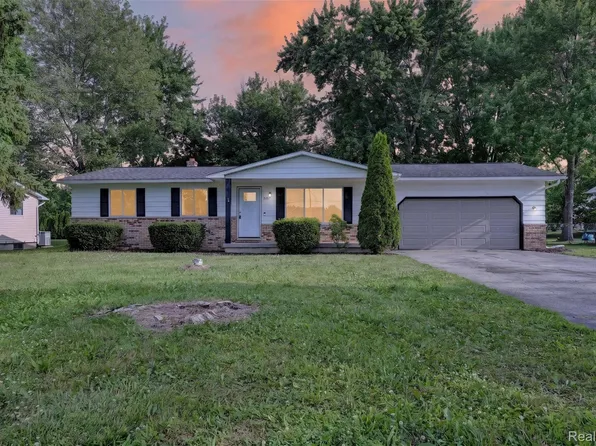 5457 Reid Rd, Swartz Creek, MI 48473