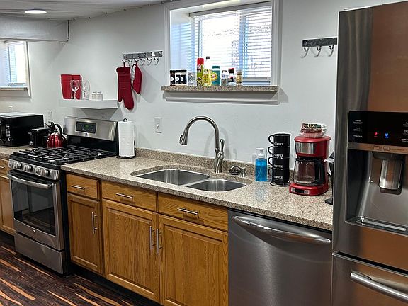 Fully stocked kitchen with everything you will need to be able to cook your meals.