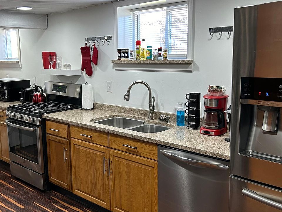 Fully stocked kitchen with everything you will need to be able to cook your meals.