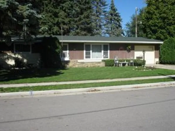 494 Grove St, Lomira, WI 53048