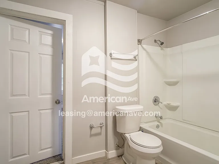 752651_008_main_bathroom_13665637.jpg