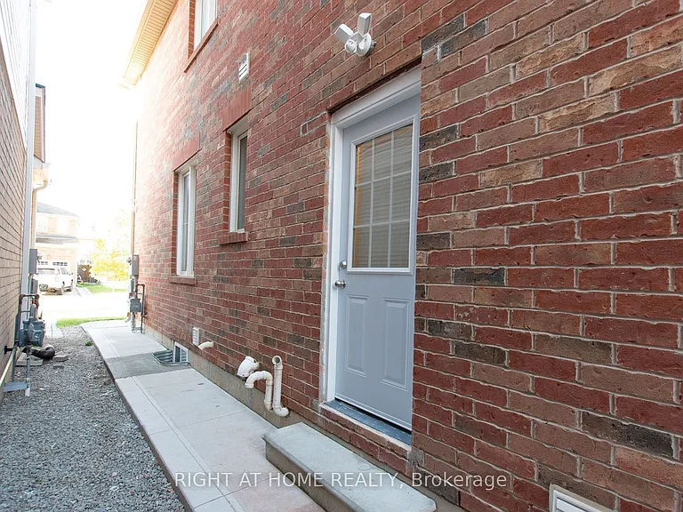 1112 Solomon Ct #BASEMENT — Photo 2