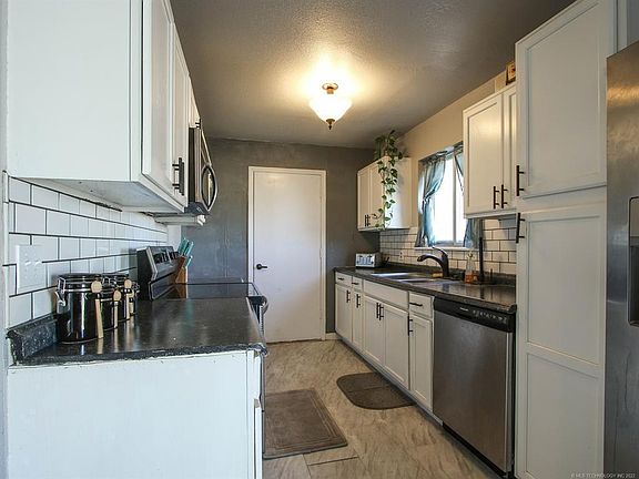 5th image of 1035 E Hastain Pl