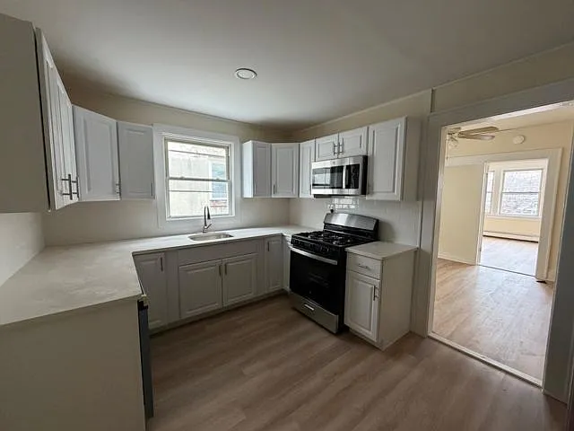 2 bed, 1.0 bath, $2,100 — Photo 3
