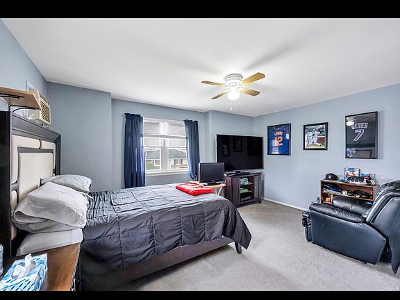 4th image of 1861 Albermarle Ave #1