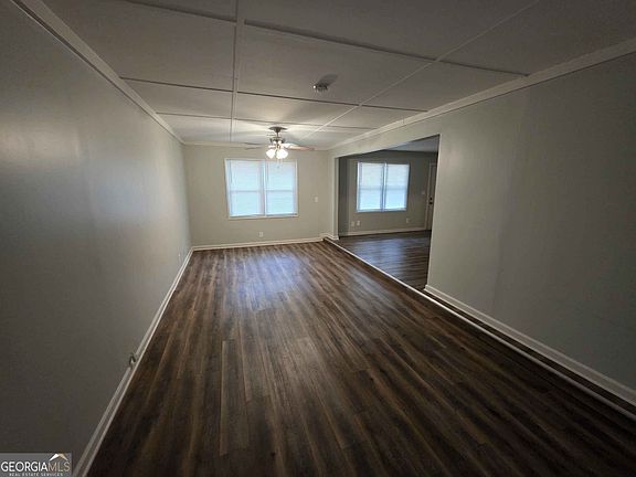 5th image of 450 Glenwood Dr