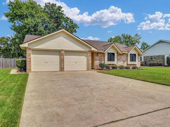 528 Daffodil St, Lake Jackson, TX 77566