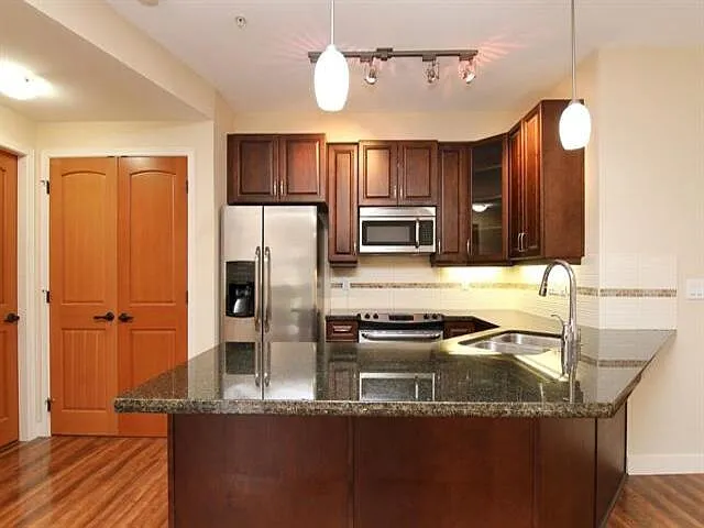 1 bed, 735 sqft, $1,875 — Photo 3