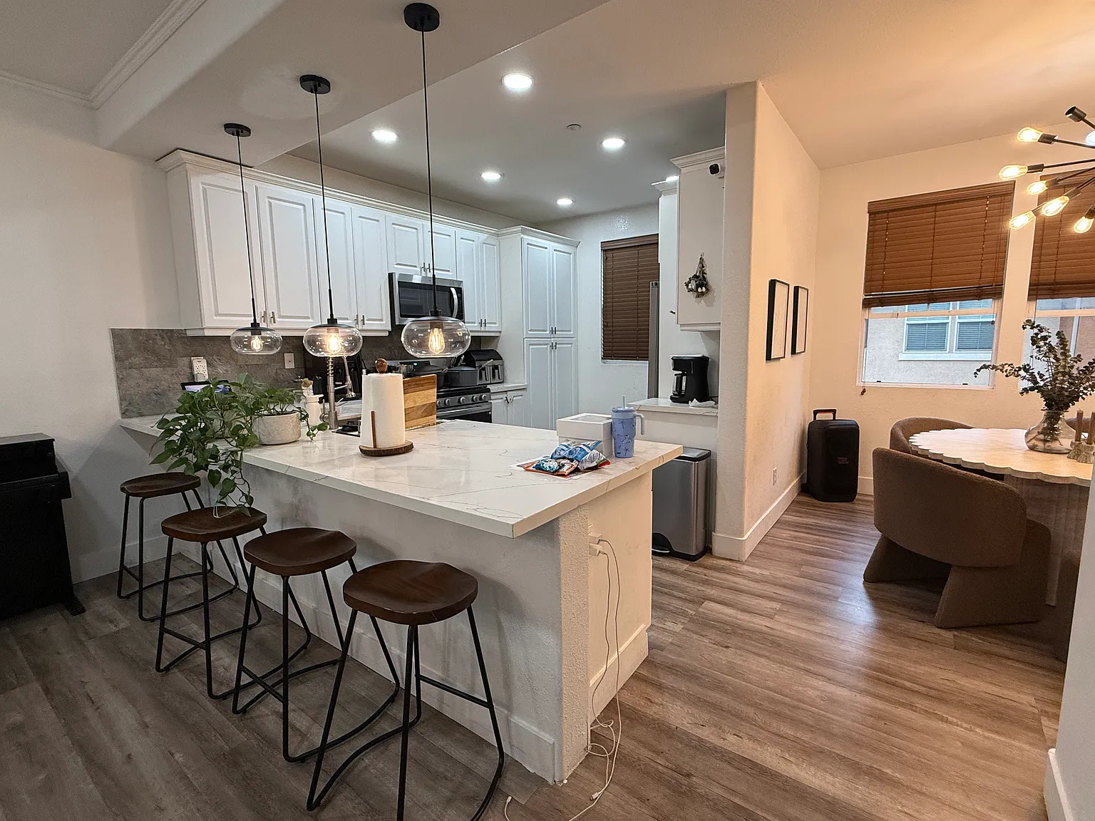 3 bed, 3.5 bath, 1587 sqft, $4,495 — Photo 2