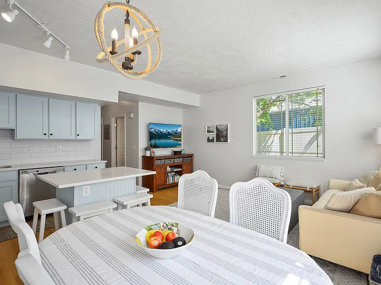 140 Bamberger Rd — Photo 10