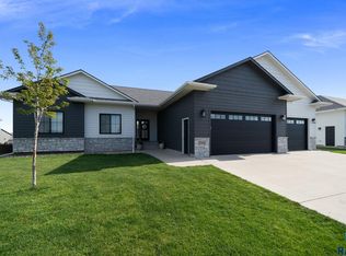 2301 E Mary Moore Dr, Tea, SD 57064