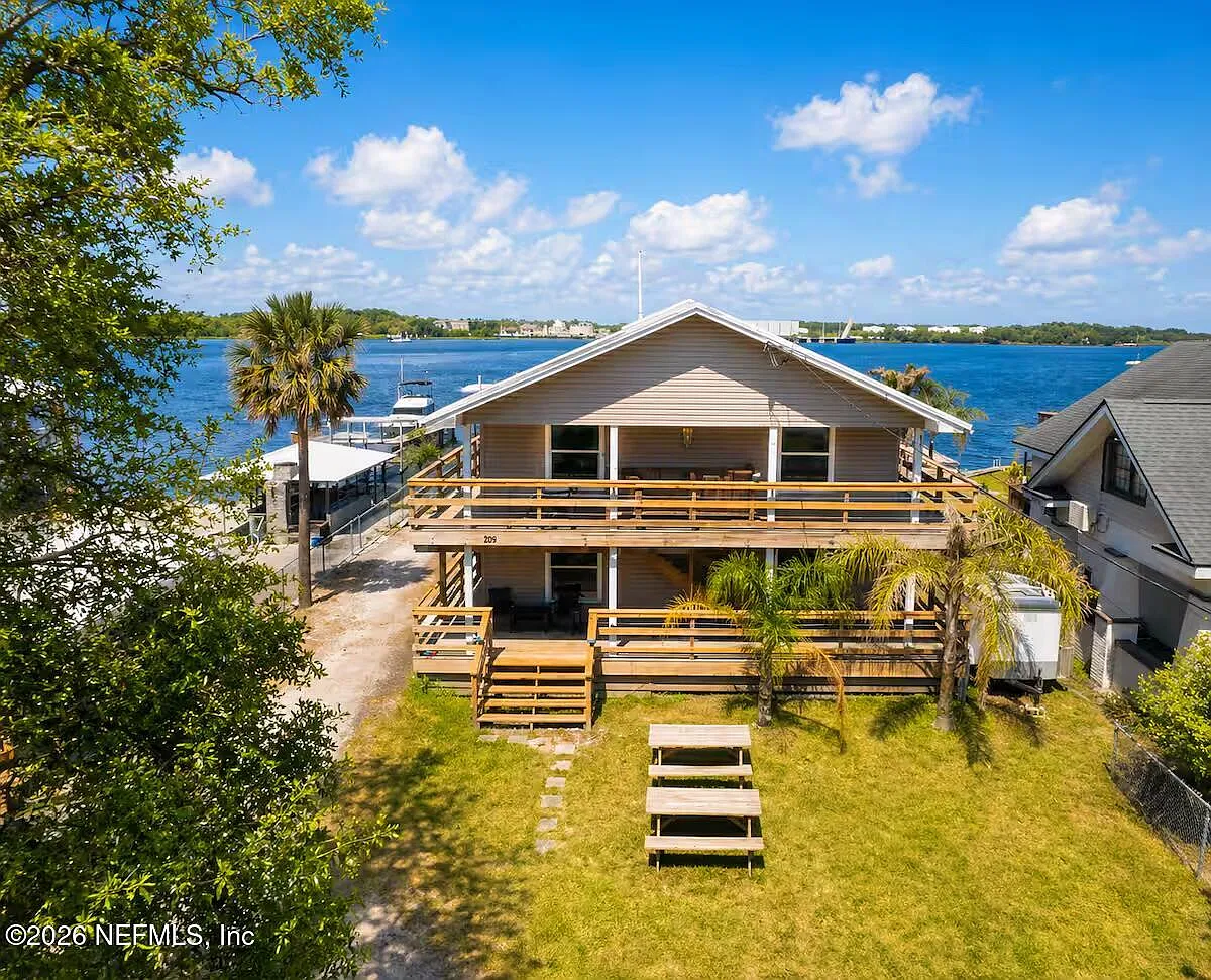4 bed, 4.0 bath, 2731 sqft, $7,200 — Photo 2