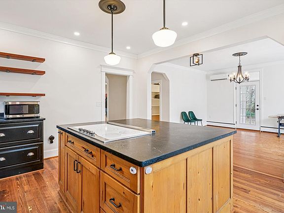 3rd image of 19 Walnut Hill Rd