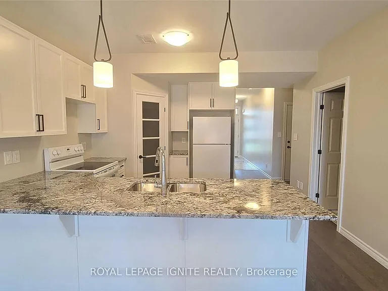 98 Athabaska Dr — Photo 3