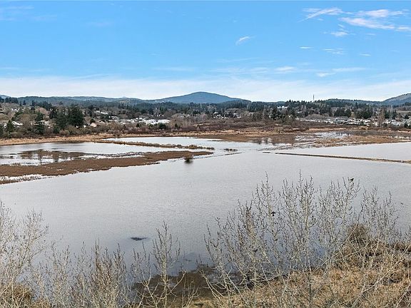 3rd image of 1085 Primrose Rd