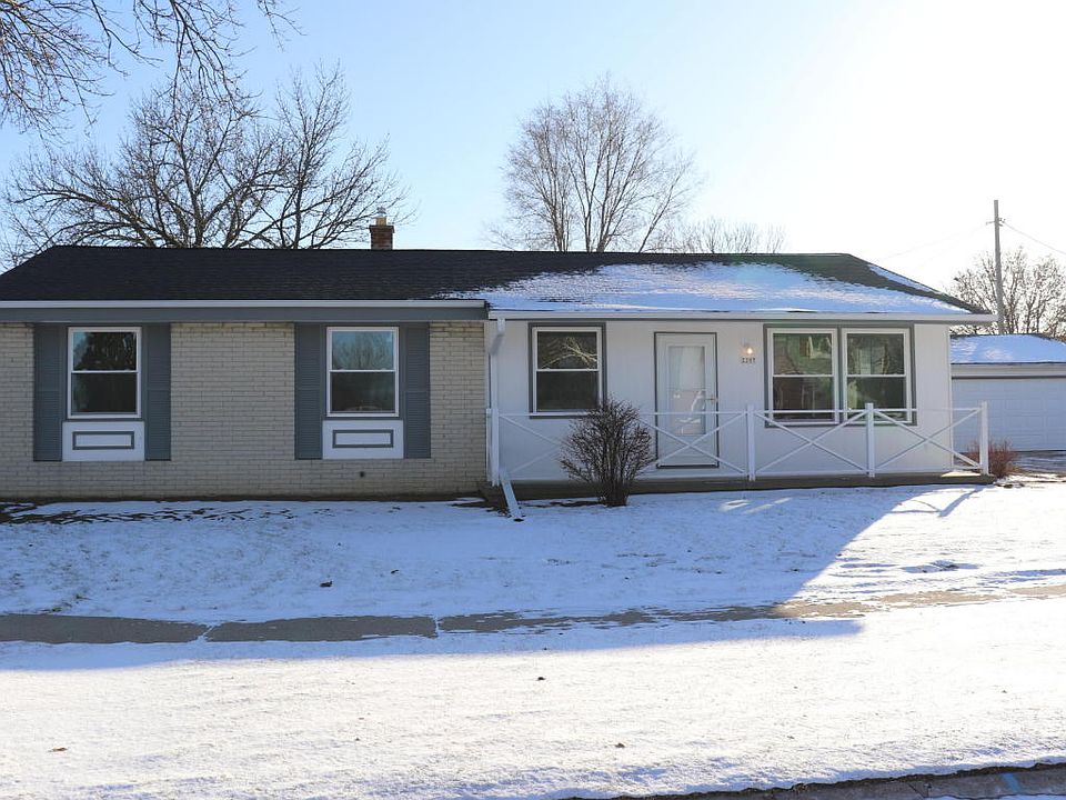 1st image of 2207 W Lindenwood Ave