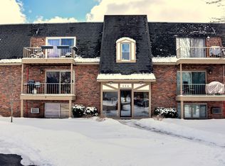 444 Cavalier Ct APT 21, Dundee, IL 60118