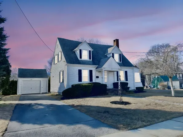 62 Francis St, Fairhaven, MA 02719