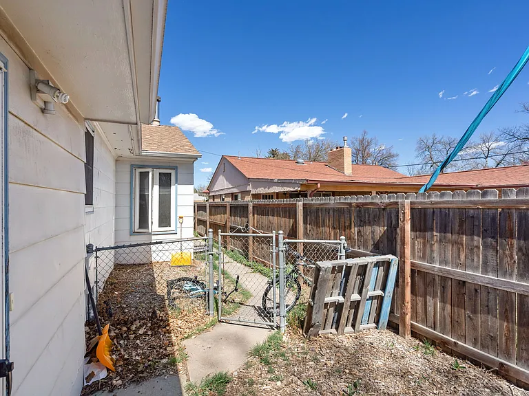 821 W Mulberry St — Photo 22