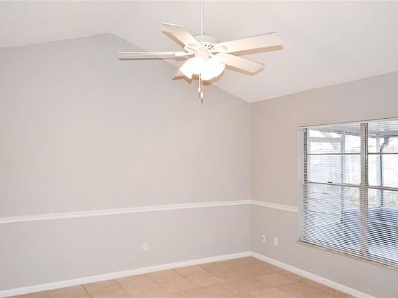 5th image of 516 Hilldale Dr