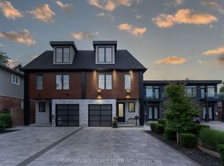 11 A Maple Ave N, Mississauga, ON L5H 2R9